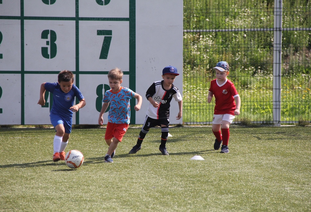 Юные футболисты выявили сильнейших  в турнире «Наше детское лето» 